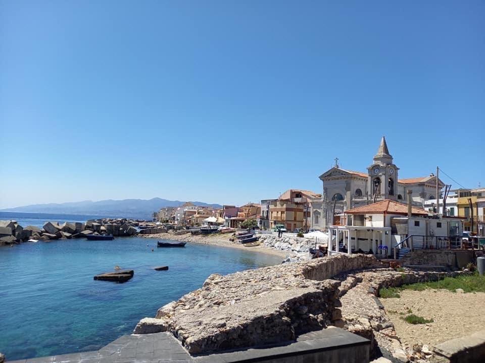 Tra Mare E Lago Torre Faro Luaran gambar